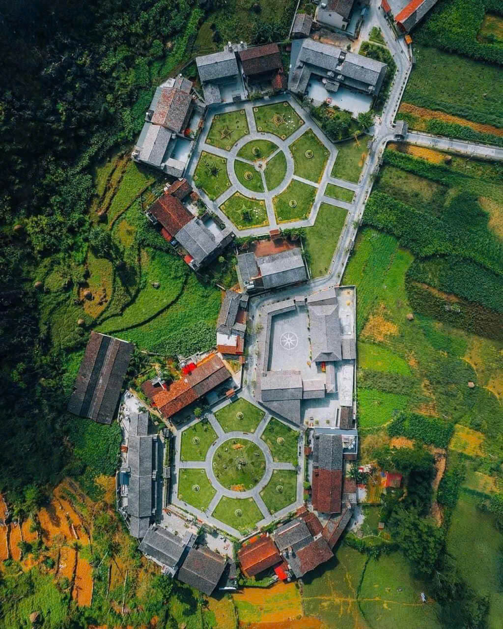 Discover Pa Vi Hmong Cultural Tourism Village in Meo Vac. Explore its breathtaking geometric architecture, top-rated homestays, and rich local traditions.